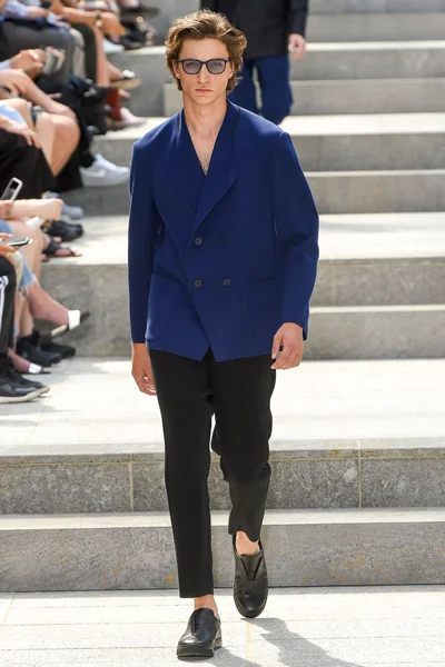 Look 53